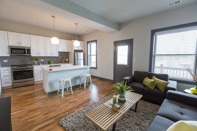 2850 N Seminary Avenue 3, Chicago, IL 60657