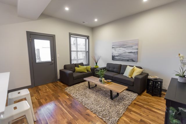 2850 N Seminary Avenue 3, Chicago, IL 60657