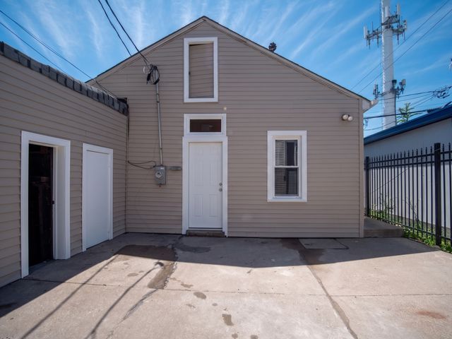 2753 W Chicago Avenue, Chicago, IL 60622
