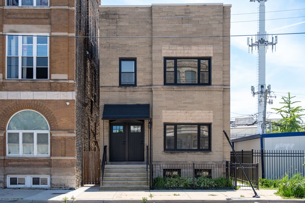 2753 W Chicago Avenue, Chicago, IL 60622