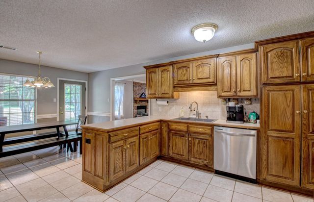 1705 N Lincoln, Cabot, AR 72023