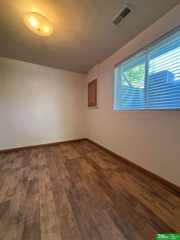 15110 Camden Avenue, Omaha, NE 68116