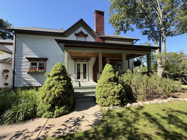 34 S Spring Street, Douglas, MI 49406