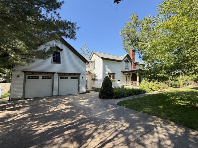 34 S Spring Street, Douglas, MI 49406