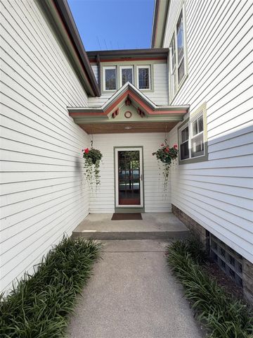 34 S Spring Street, Douglas, MI 49406