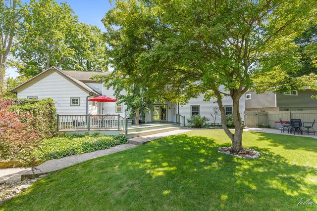 34 S Spring Street, Douglas, MI 49406