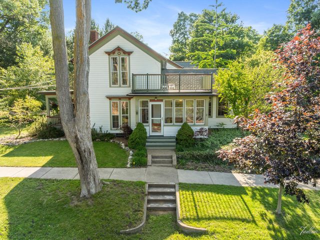34 S Spring Street, Douglas, MI 49406