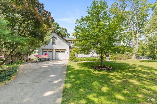 34 S Spring Street, Douglas, MI 49406
