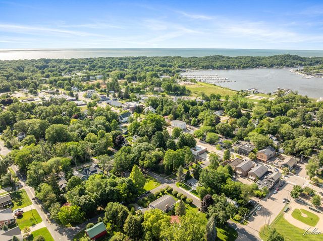 34 S Spring Street, Douglas, MI 49406