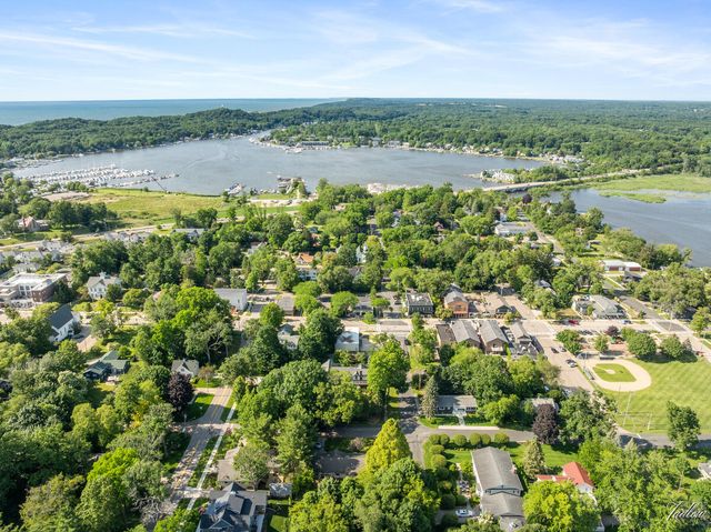 34 S Spring Street, Douglas, MI 49406