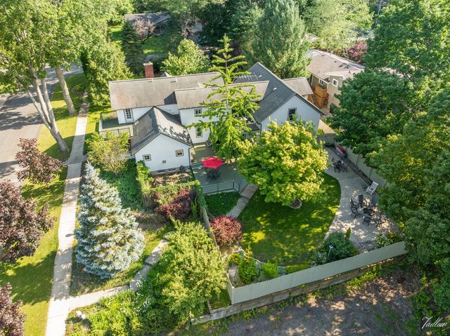 34 S Spring Street, Douglas, MI 49406
