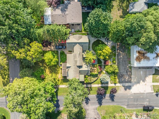 34 S Spring Street, Douglas, MI 49406