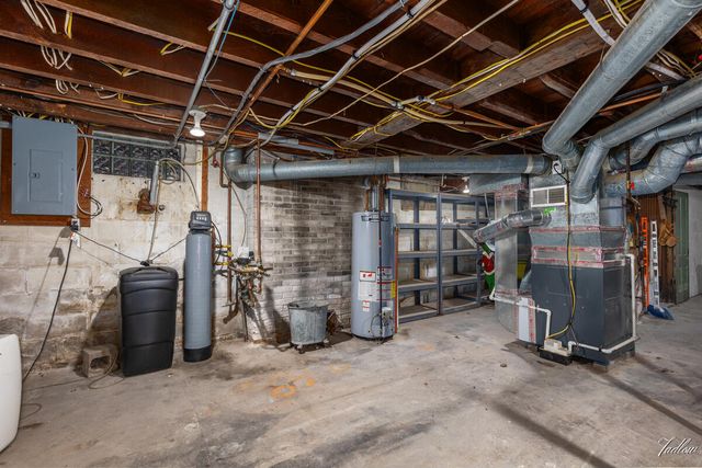 34 S Spring Street, Douglas, MI 49406