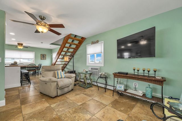 10 Liberty Street, Salisbury, MA 01952