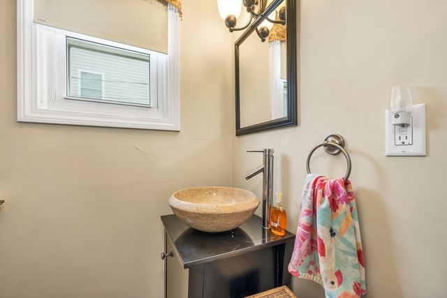 10 Liberty Street, Salisbury, MA 01952