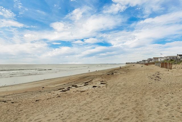 10 Liberty Street, Salisbury, MA 01952