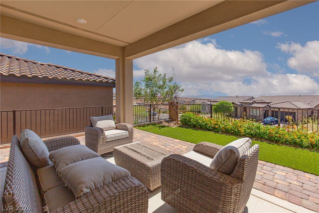 92 Stone Bluff Lane, Henderson, NV 89011
