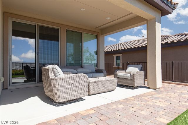 92 Stone Bluff Lane, Henderson, NV 89011
