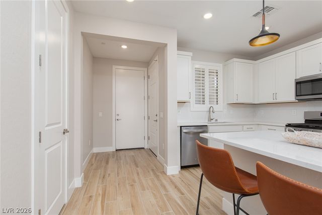 92 Stone Bluff Lane, Henderson, NV 89011