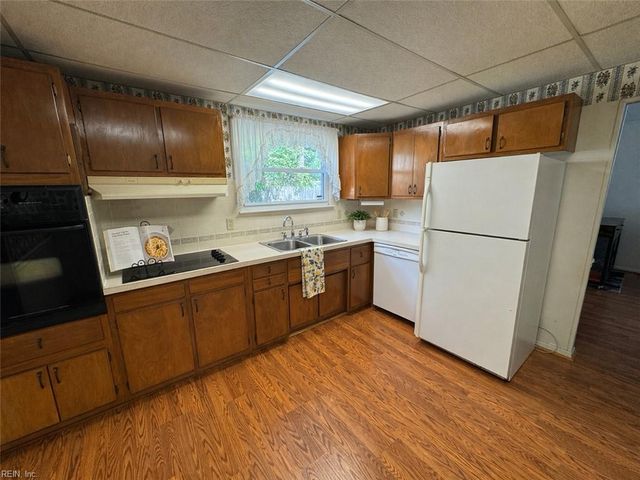 752 Fox Run RD, Virginia Beach, VA 23452