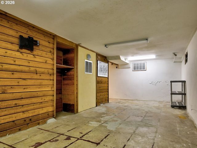3801 Sw PLUM St, Portland, OR 97219