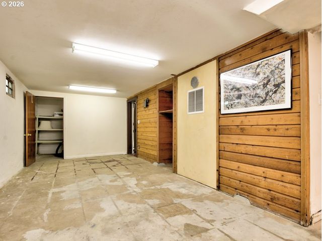 3801 Sw PLUM St, Portland, OR 97219