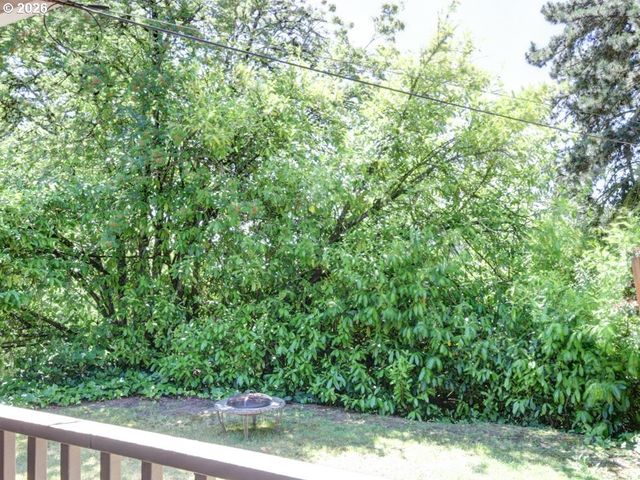 3801 Sw PLUM St, Portland, OR 97219