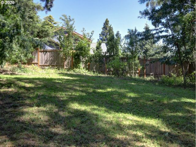 3801 Sw PLUM St, Portland, OR 97219