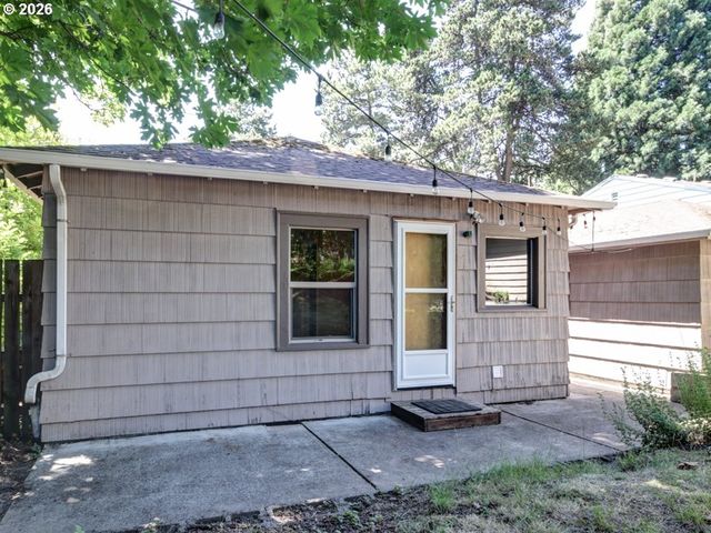 3801 Sw PLUM St, Portland, OR 97219