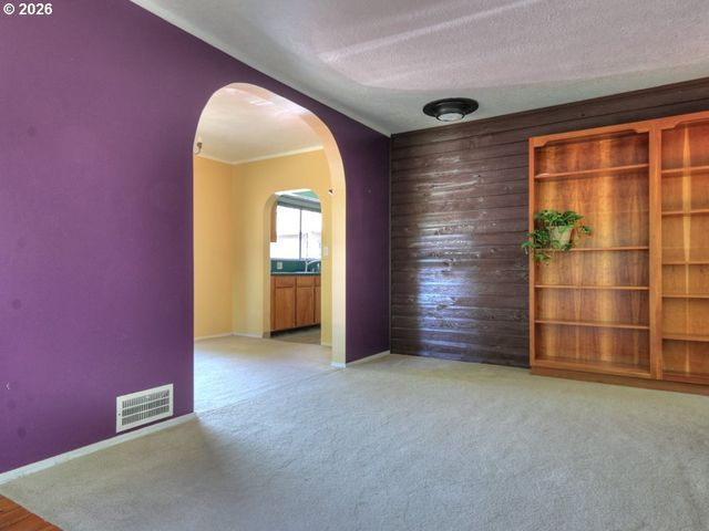 3801 Sw PLUM St, Portland, OR 97219