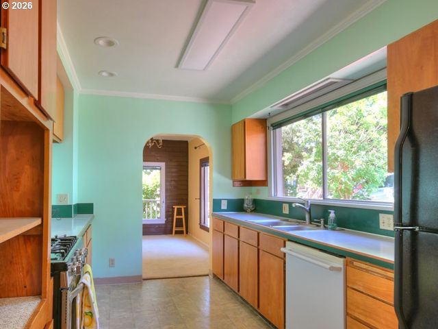 3801 Sw PLUM St, Portland, OR 97219