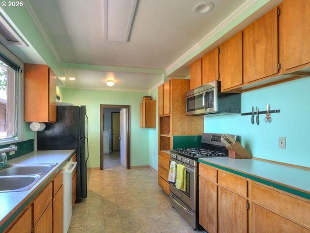 3801 Sw PLUM St, Portland, OR 97219