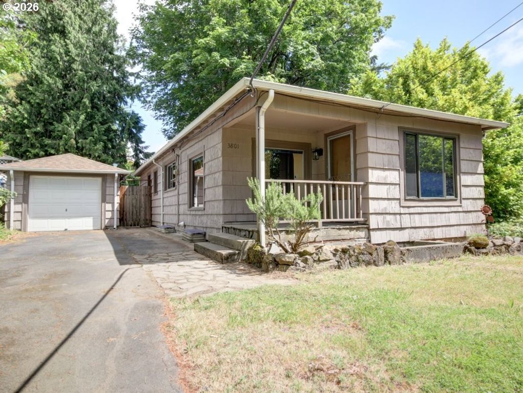 3801 Sw PLUM St, Portland, OR 97219