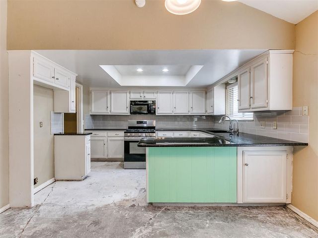 2418 Countrywood Lane, Edmond, OK 73012