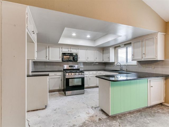 2418 Countrywood Lane, Edmond, OK 73012