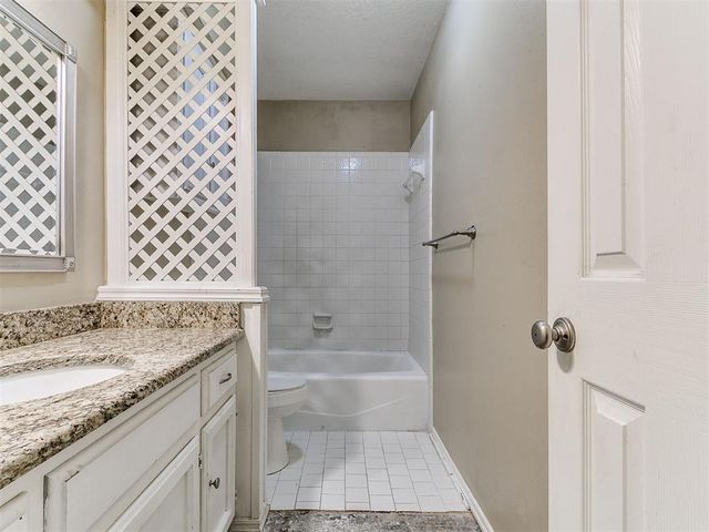 2418 Countrywood Lane, Edmond, OK 73012