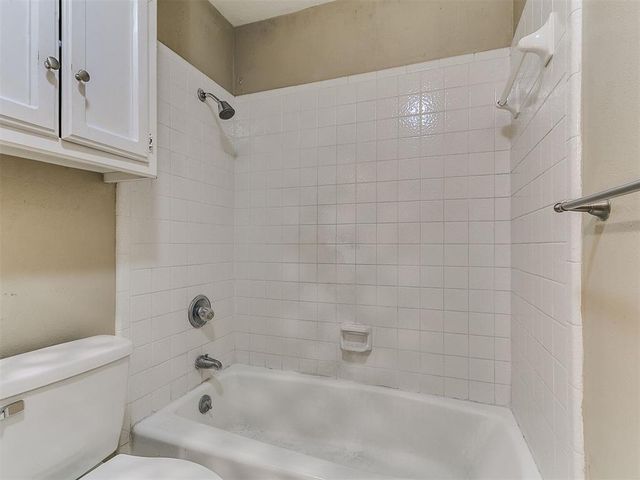 2418 Countrywood Lane, Edmond, OK 73012