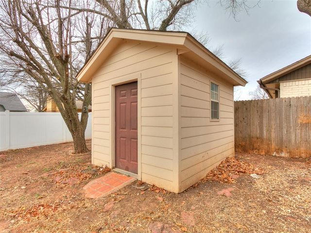 2418 Countrywood Lane, Edmond, OK 73012