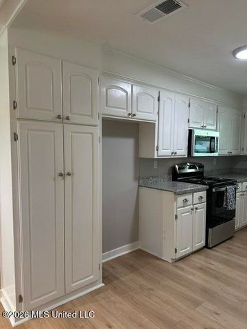2482 Napoleon Avenue, Pearl, MS 39208