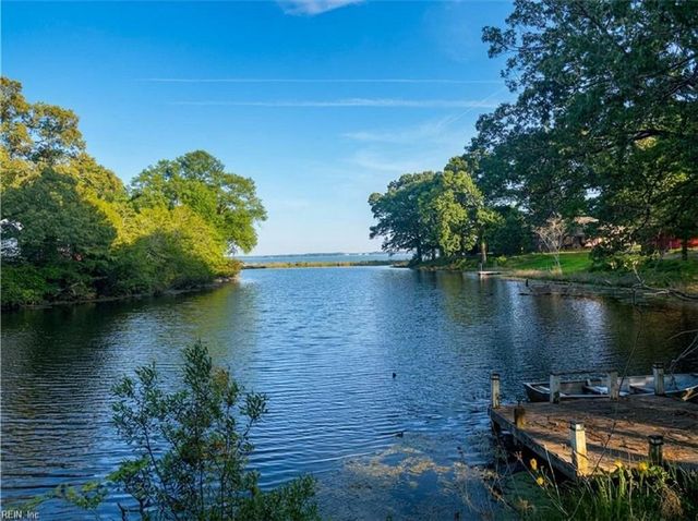 1479 Laurens RD, Gloucester Point, VA 23062