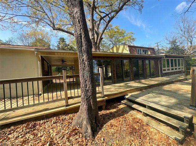 1479 Laurens RD, Gloucester Point, VA 23062