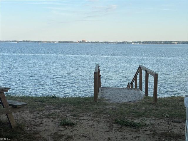 1479 Laurens RD, Gloucester Point, VA 23062