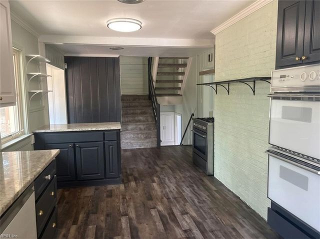 1479 Laurens RD, Gloucester Point, VA 23062