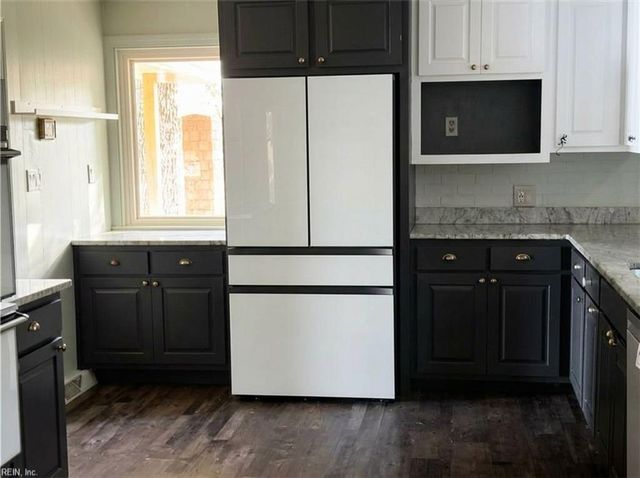 1479 Laurens RD, Gloucester Point, VA 23062