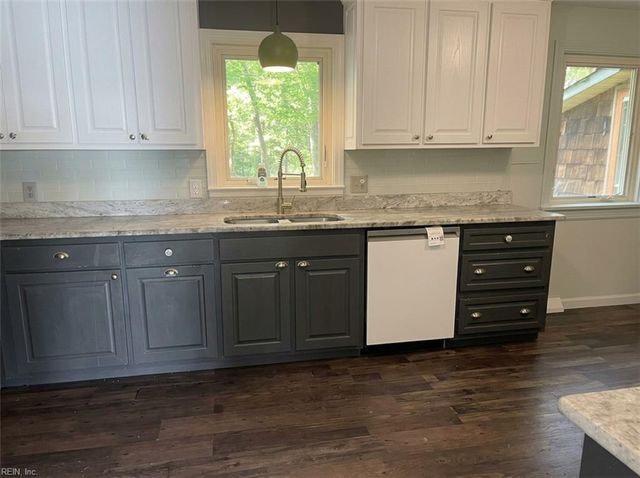 1479 Laurens RD, Gloucester Point, VA 23062