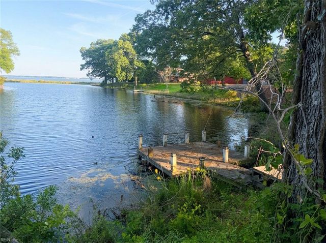 1479 Laurens RD, Gloucester Point, VA 23062
