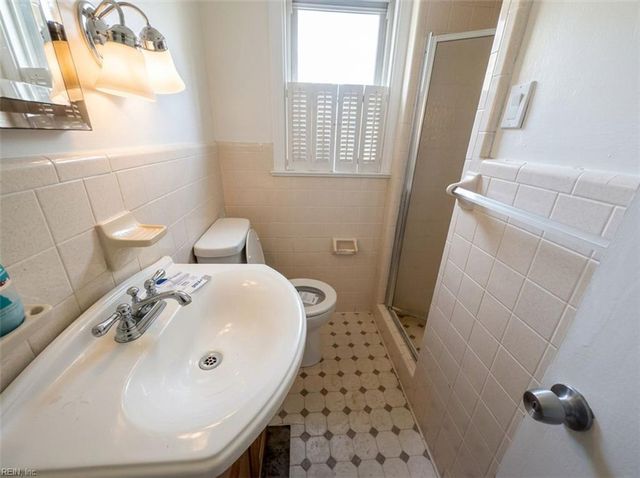 1479 Laurens RD, Gloucester Point, VA 23062