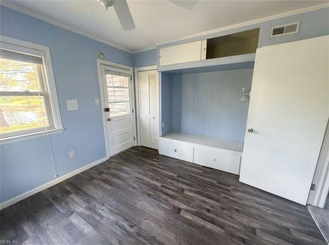 1479 Laurens RD, Gloucester Point, VA 23062