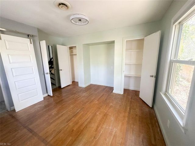 1479 Laurens RD, Gloucester Point, VA 23062