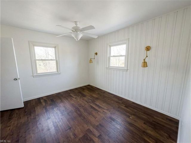 1479 Laurens RD, Gloucester Point, VA 23062